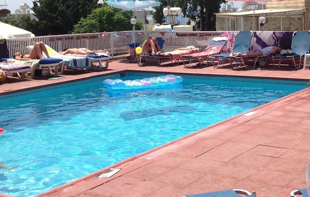 Efi Hotel Apts Ayía Nápa Extérieur photo