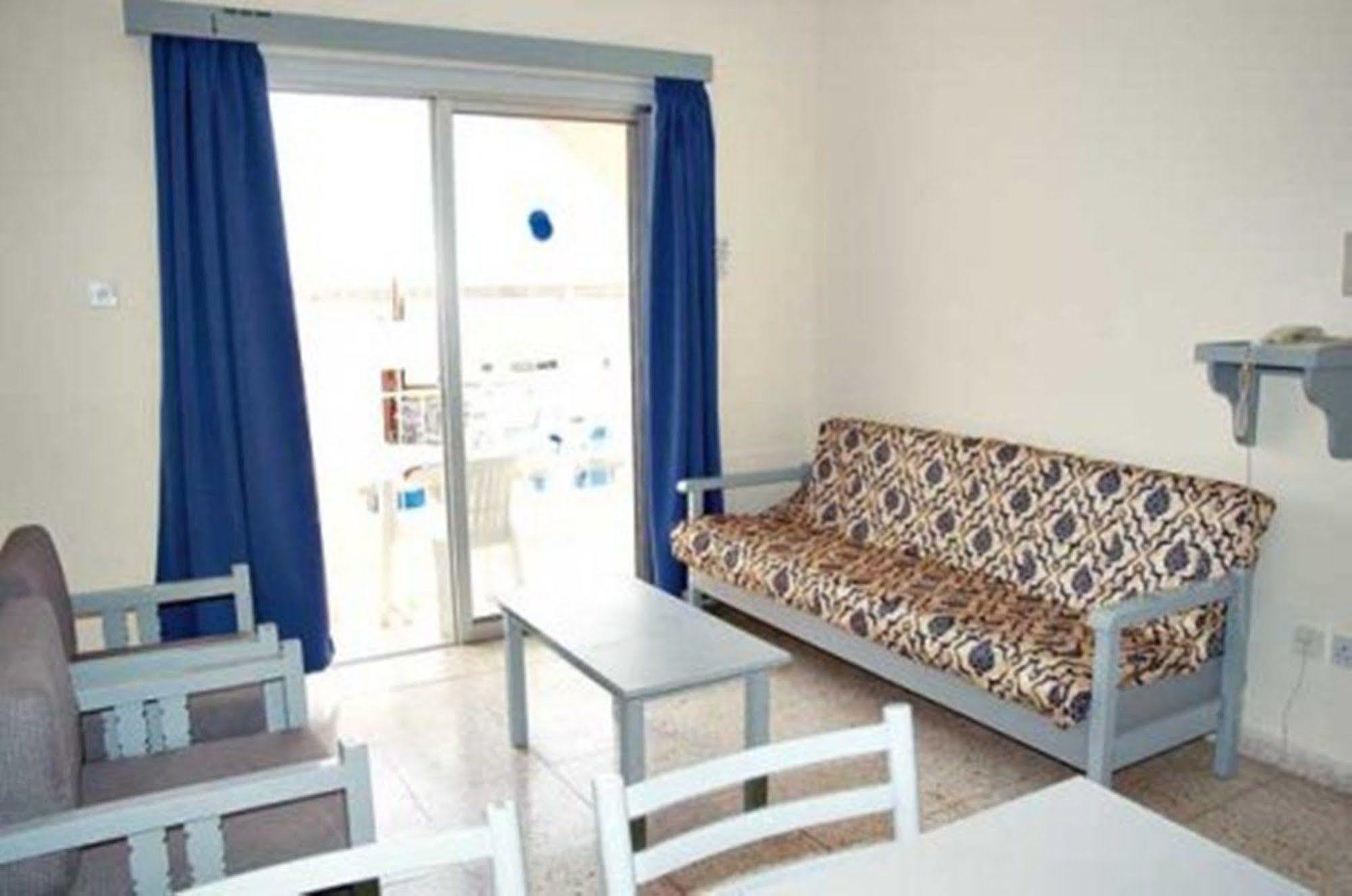 Efi Hotel Apts Ayía Nápa Extérieur photo