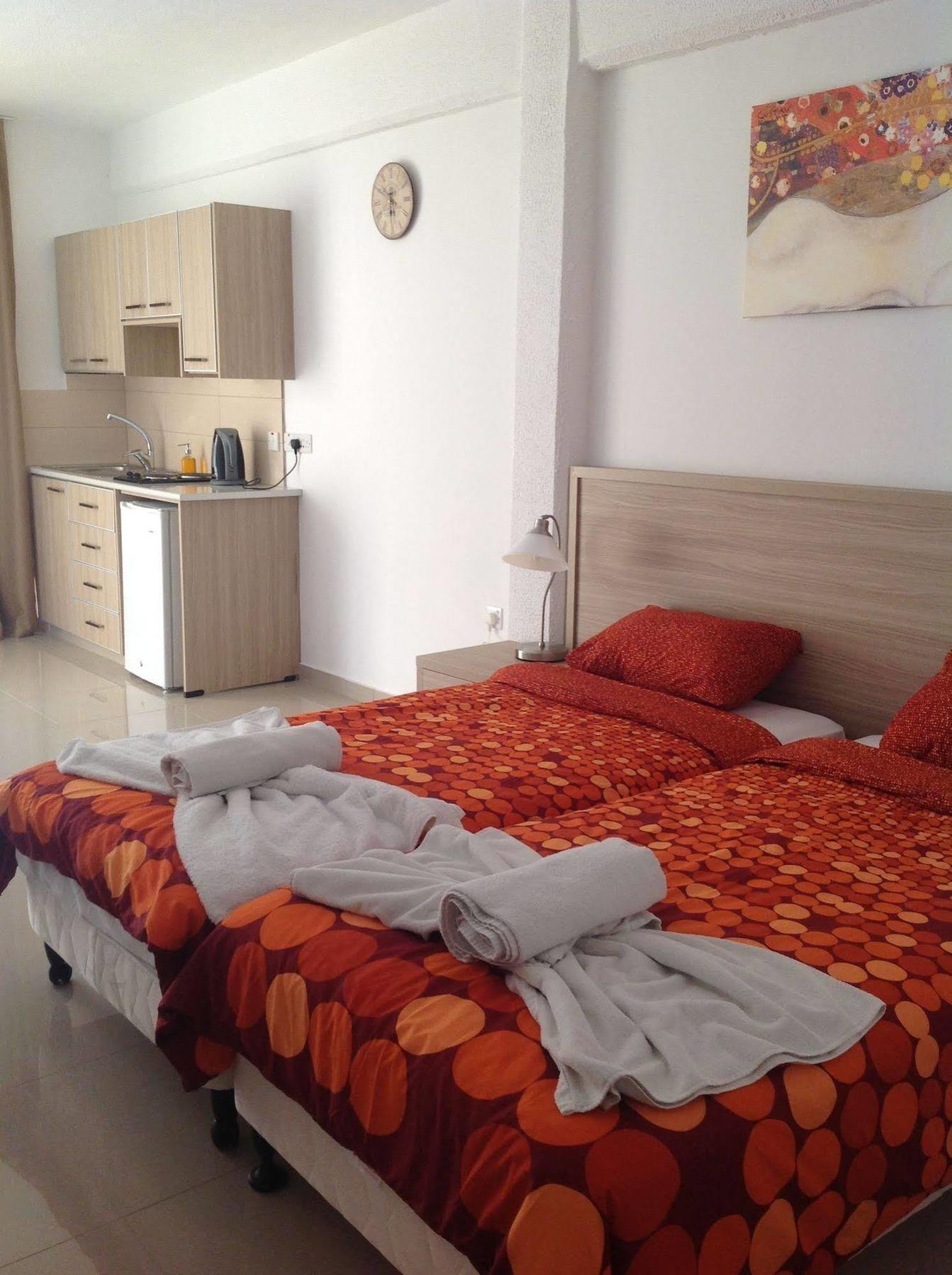 Efi Hotel Apts Ayía Nápa Extérieur photo
