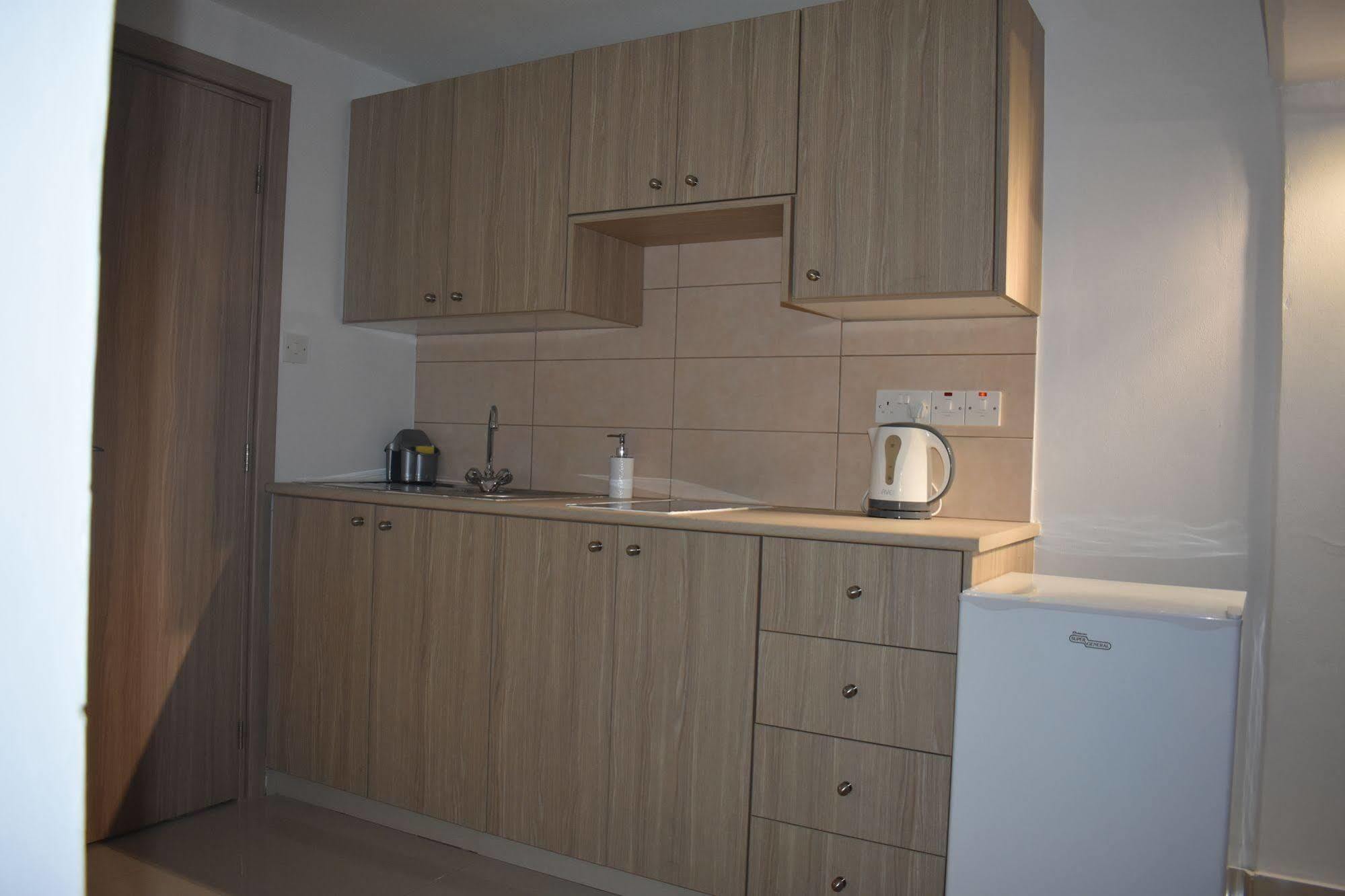 Efi Hotel Apts Ayía Nápa Extérieur photo
